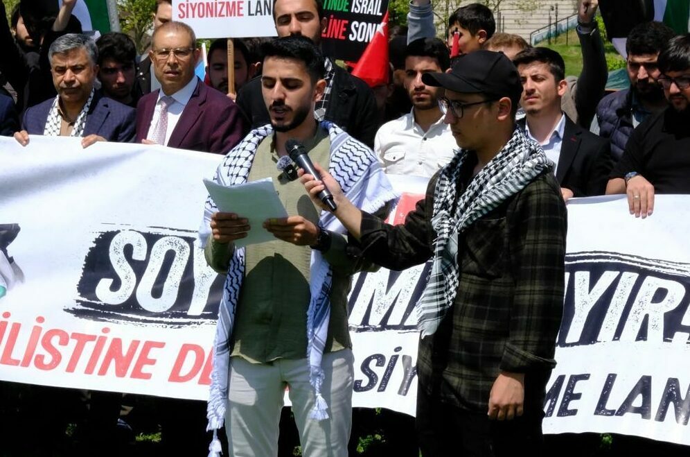 Bursa Uludağ Üniversitesi öğrencileri Filistin’e destek için çadır nöbeti başlattı