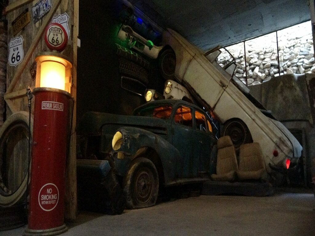 Bursa’da böyle ev görülmedi: Araç mezarlığına dönüştürdü