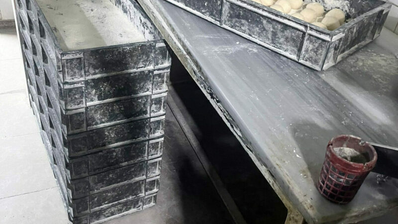 Bursa'nın Osmangazi ilçesinde ruhsatsız olduğu belirlenen yufka ve lavaş üretimi