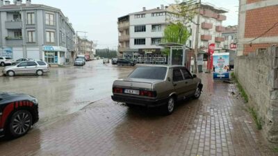 Bursa’da ehliyetsiz sürücü durağa çarptı