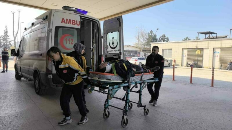 Bursa’nın İnegöl ilçesinde mobilya mağazasında cam takarken dengesini kaybederek 5