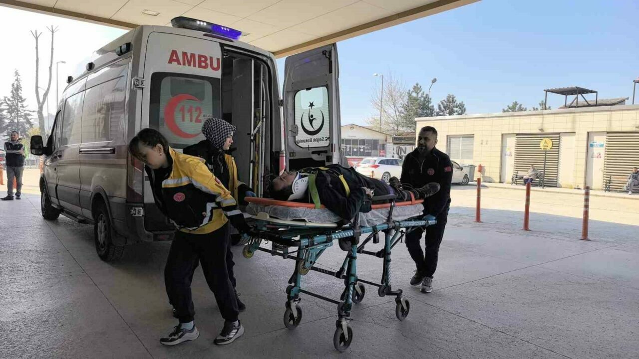 Bursa’da görülmez kaza: 5 metreden aşağı düştü Bursa’da görülmez kaza: 5 metreden aşağı düştü