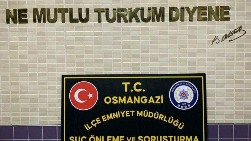 Bursa'da kaçak olarak ülkeye getirildiği belirlenen 47 cep telefonu ele