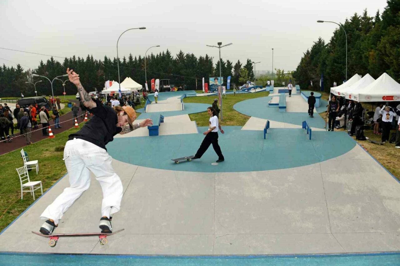 Bursa’da kaykaycılar Mattia Ahmet Minguzzi anısına yarıştı Bursa’da kaykaycılar Mattia Ahmet Minguzzi anısına yarıştı