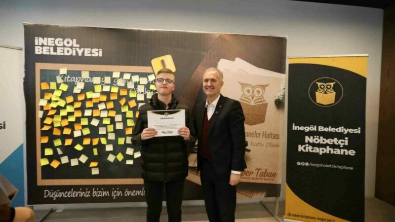 Bursa’da Nöbetçi Kitaphane’lerin en’leri ödüllerine kavuştu İnegöl Belediyesi, Kütüphaneler Haftası etkinlikleri kapsamında 5 Nöbetçi Kitaphanenin En’lerini