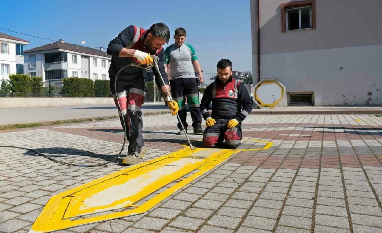 Bursa’da okul bahçelerine bahar geldi