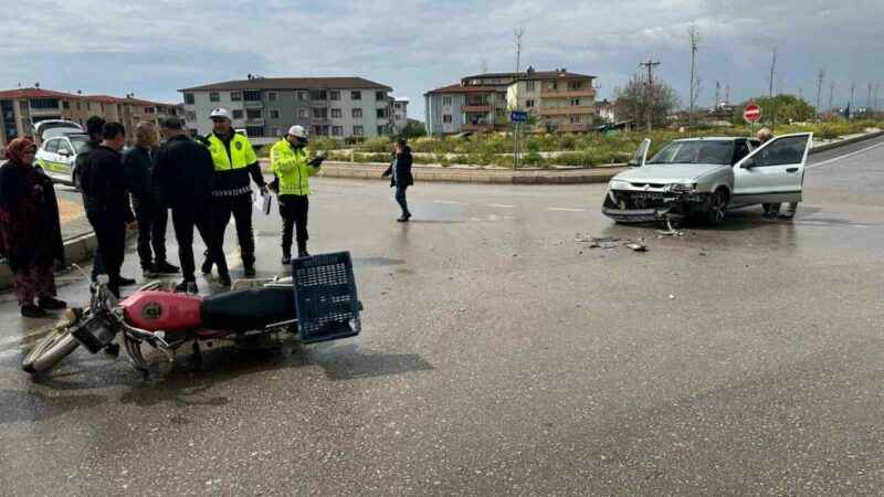 Bursa’nın İznik ilçesinde otomobil ile motosiklet ile çarpıştı. Kazada bir