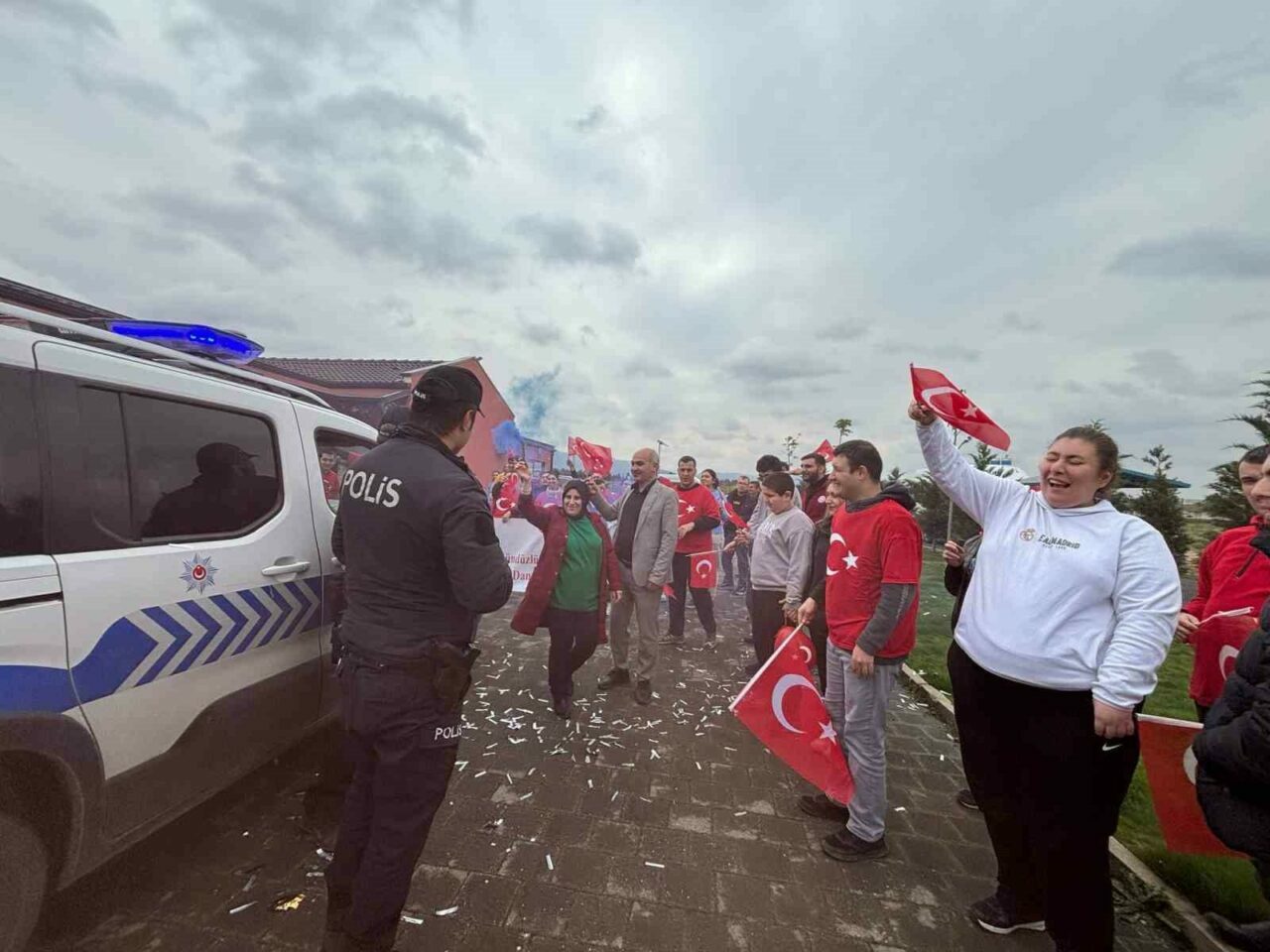 Bursa’da böyle sürpriz görülmedi: Polis ekiplerine bakın ne yaptılar