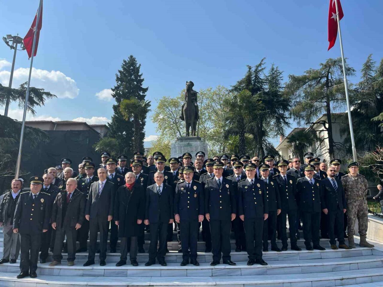 Bursa’da Polis Haftası’nın 180. yılı resmi törenle kutlandı Bursa’da Polis Haftası’nın 180. yılı resmi törenle kutlandı