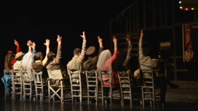 Bursa’da ‘Profesyonel’ ve ‘Yeşil Çam’ tiyatro oyunu sahnelendi