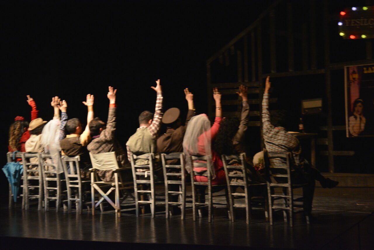 Bursa’da ‘Profesyonel’ ve ‘Yeşil Çam’ tiyatro oyunu sahnelendi