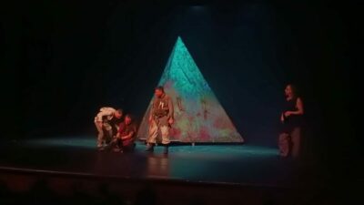 Bursa’da tiyatro rüzgarı! Sahnede: “Inishmorelu Yüzbaşı”