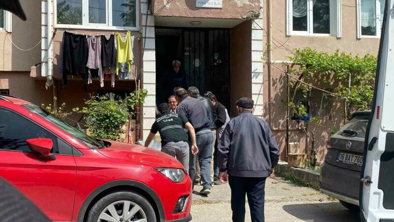Bursa’da bir süredir haber alınamıyordu! Acı manzarayla karşılaştılar Bursa’nın Orhangazi ilçesinde yalnız yaşadığı öğrenilen 55 yaşındaki Ali Gençer,