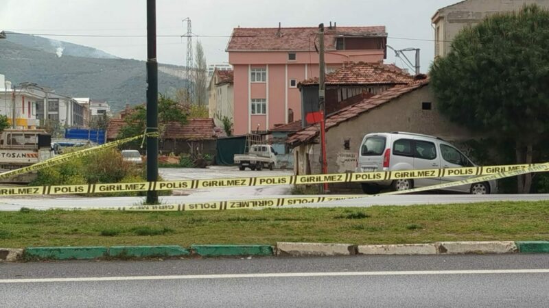 Bursa’da yaşlı adamın kahreden sonu Bursa'nın Gemlik ilçesinde, yolun karşısına geçmek istediği sırada otomobilin çarptığı
