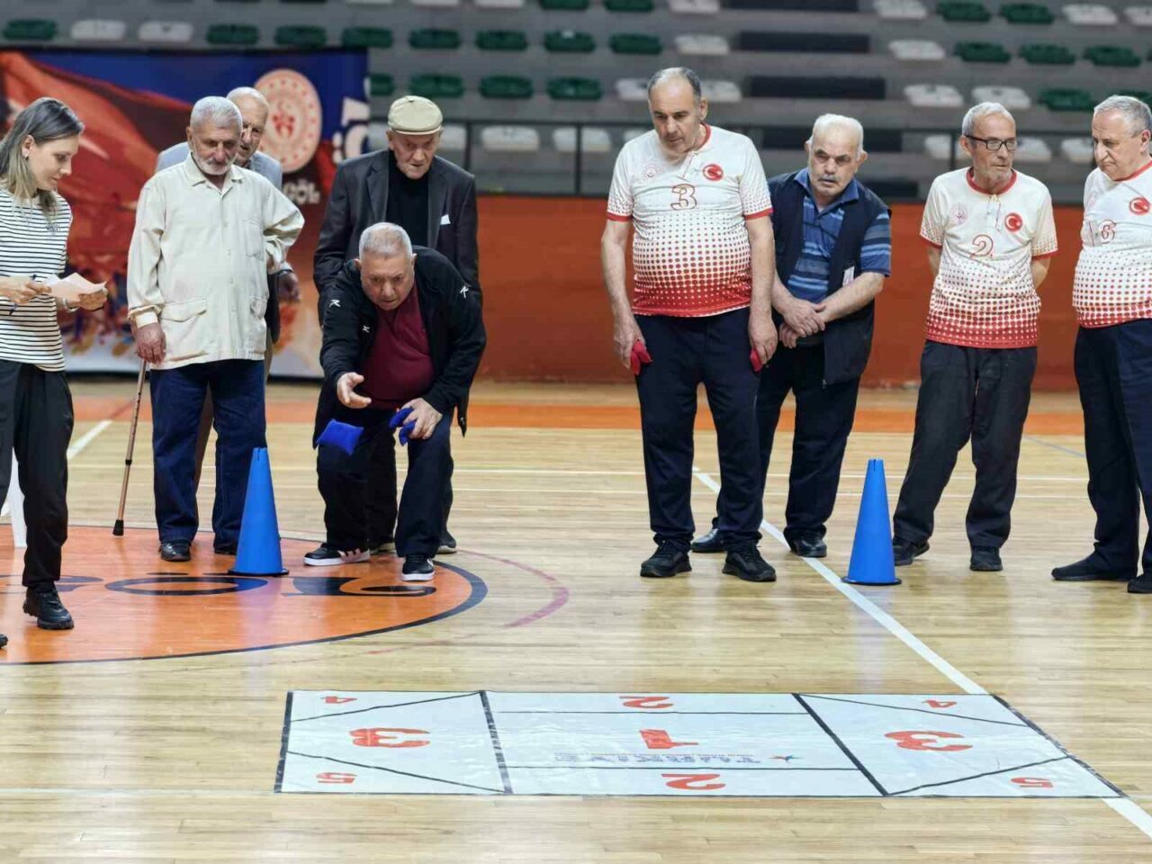 Bursa’da yaşlı sporcular birbiriyle yarıştı