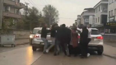 Bursa’da ‘yol verme’ kavgası: Birbirlerine girdiler