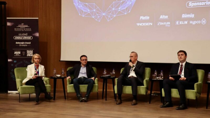 Bursa'daki Uludağ Enerji Zirvesi'nde konuşan Elektrik Üretim AŞ Strateji Geliştirme