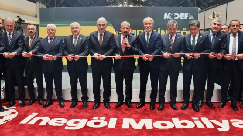 Türkiye'nin önemli mobilya üretim merkezlerinden Bursa'nın İnegöl ilçesinde 52'ncisi düzenlenen