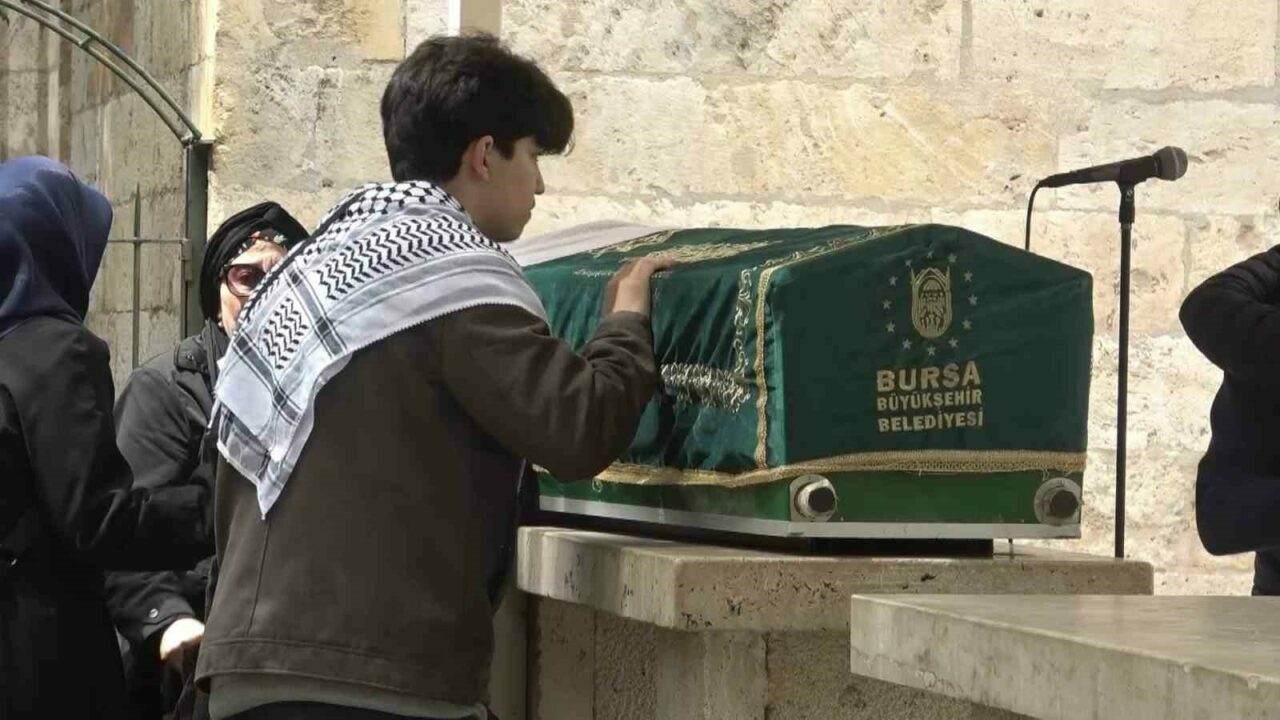 Bursalı sedefkâr Karazeybek son yolculuğuna uğurlandı