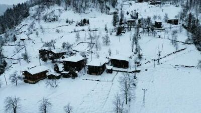 Bursa’nın bir ilçesi daha beyaza büründü