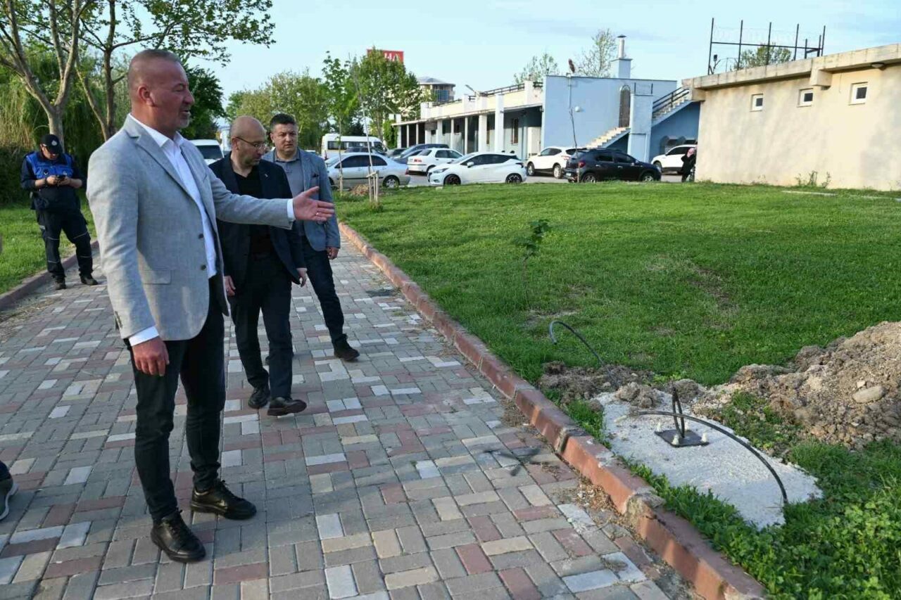 Bursa’nın bu ilçesindeki Atatürk Kültür Parkı aydınlatılıyor Bursa’nın bu ilçesindeki Atatürk Kültür Parkı aydınlatılıyor