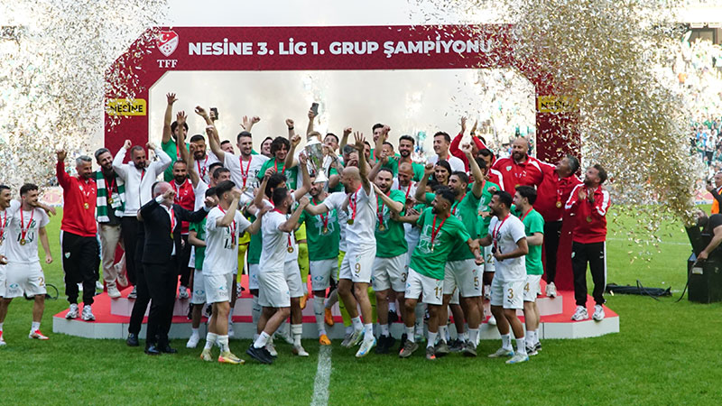 Bursaspor’un kupa seremonisine OLAY farkı! Bursaspor’un kupa seremonisine OLAY farkı!