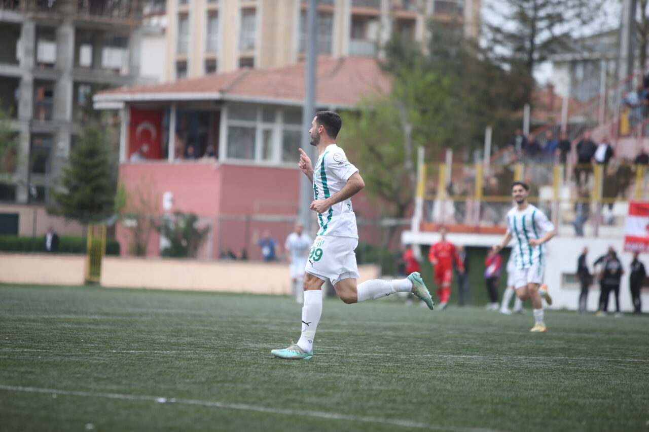 5 sezonda 5 şampiyonluk! Bursaspor’la tarihe geçti… 5 sezonda 5 şampiyonluk! Bursaspor’la tarihe geçti…