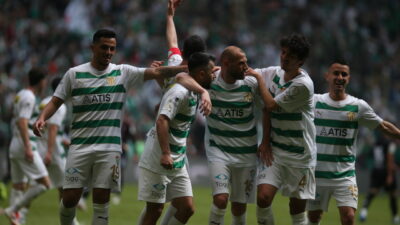 Bursaspor 3 attı, şampiyonluk haftaya kaldı!