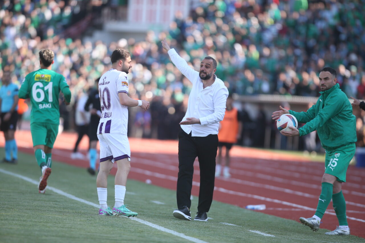 Bursaspor’un hocası Çağlayan’dan sıcağı sıcağına şampiyonluk sözleri Bursaspor’un hocası Çağlayan’dan sıcağı sıcağına şampiyonluk sözleri