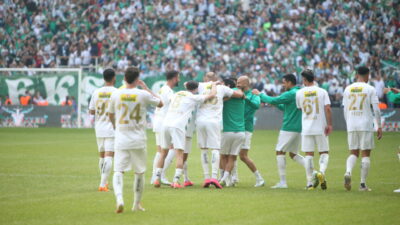 Bursaspor’dan evinde muhteşem skor süper final! Şampiyona yakıştı