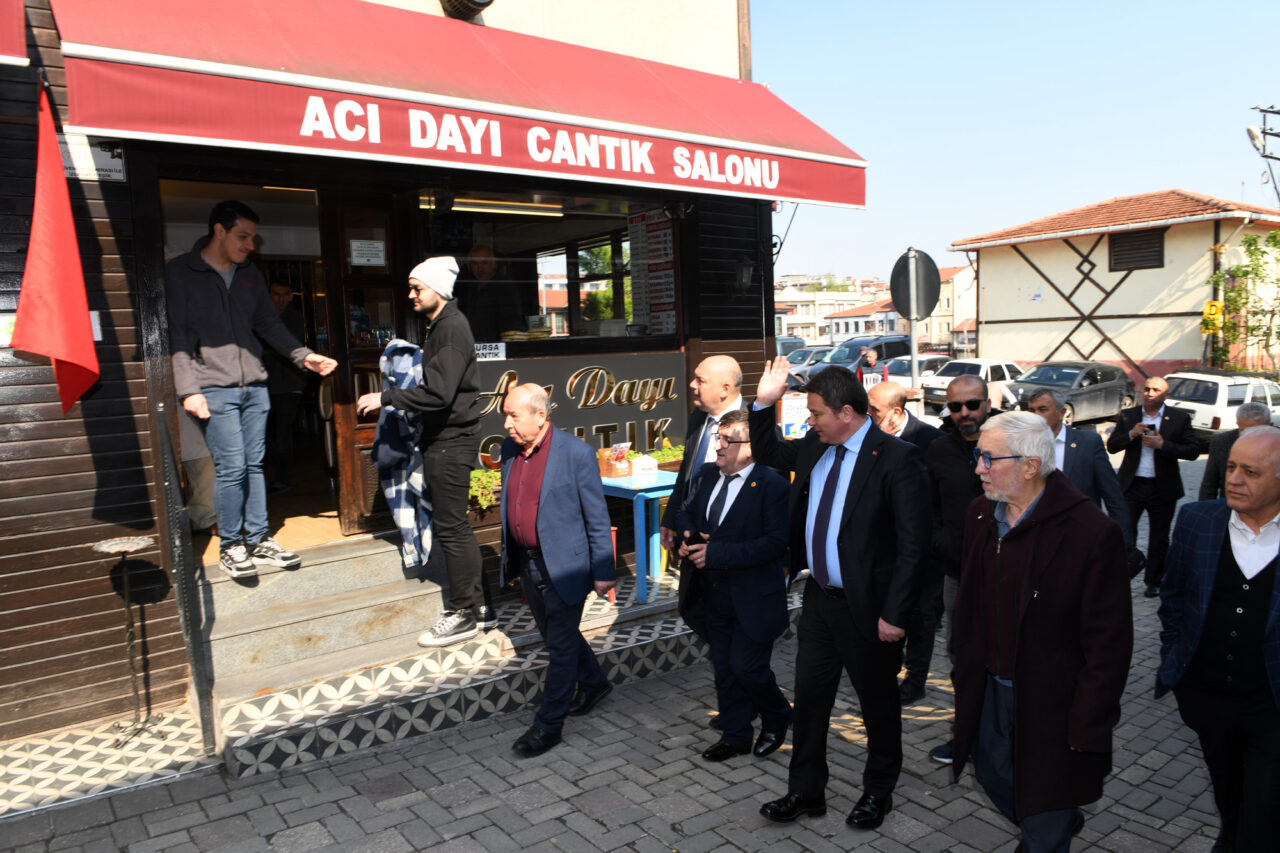 Başkan Aydın, Kayıhan Çarşısı esnafıyla buluştu Başkan Aydın, Kayıhan Çarşısı esnafıyla buluştu