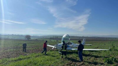 Bursa’da eğitim uçağı tarlaya zorunlu iniş yaptı