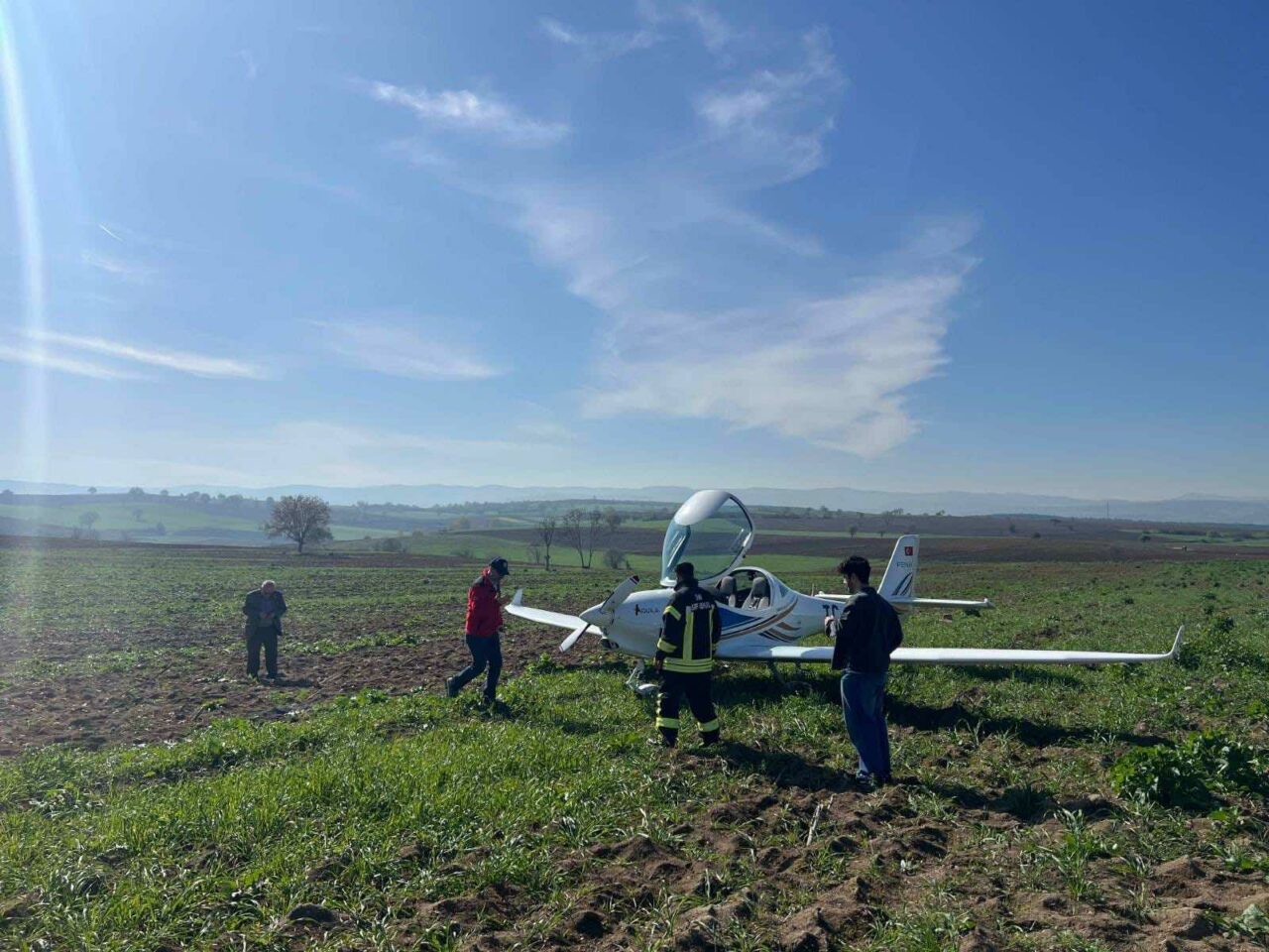 Bursa’da eğitim uçağı tarlaya zorunlu iniş yaptı