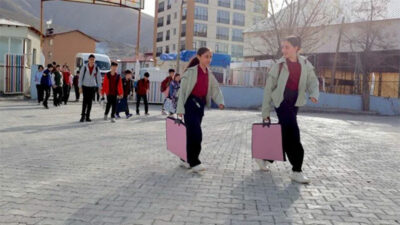 Okullarda ders zili yeniden çaldı