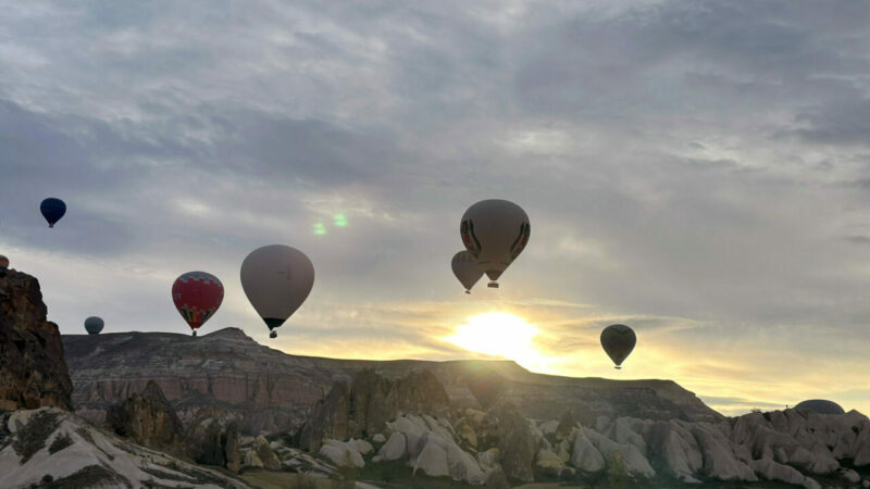 Türkiye'de Nevşehir-Kapadokya, Denizli-Pamukkale, Kayseri-Soğanlı, Nevşehir-Çat, Antalya-Aspendos ile Aksaray-Ihlara ve Afyonkarahisar-Frig