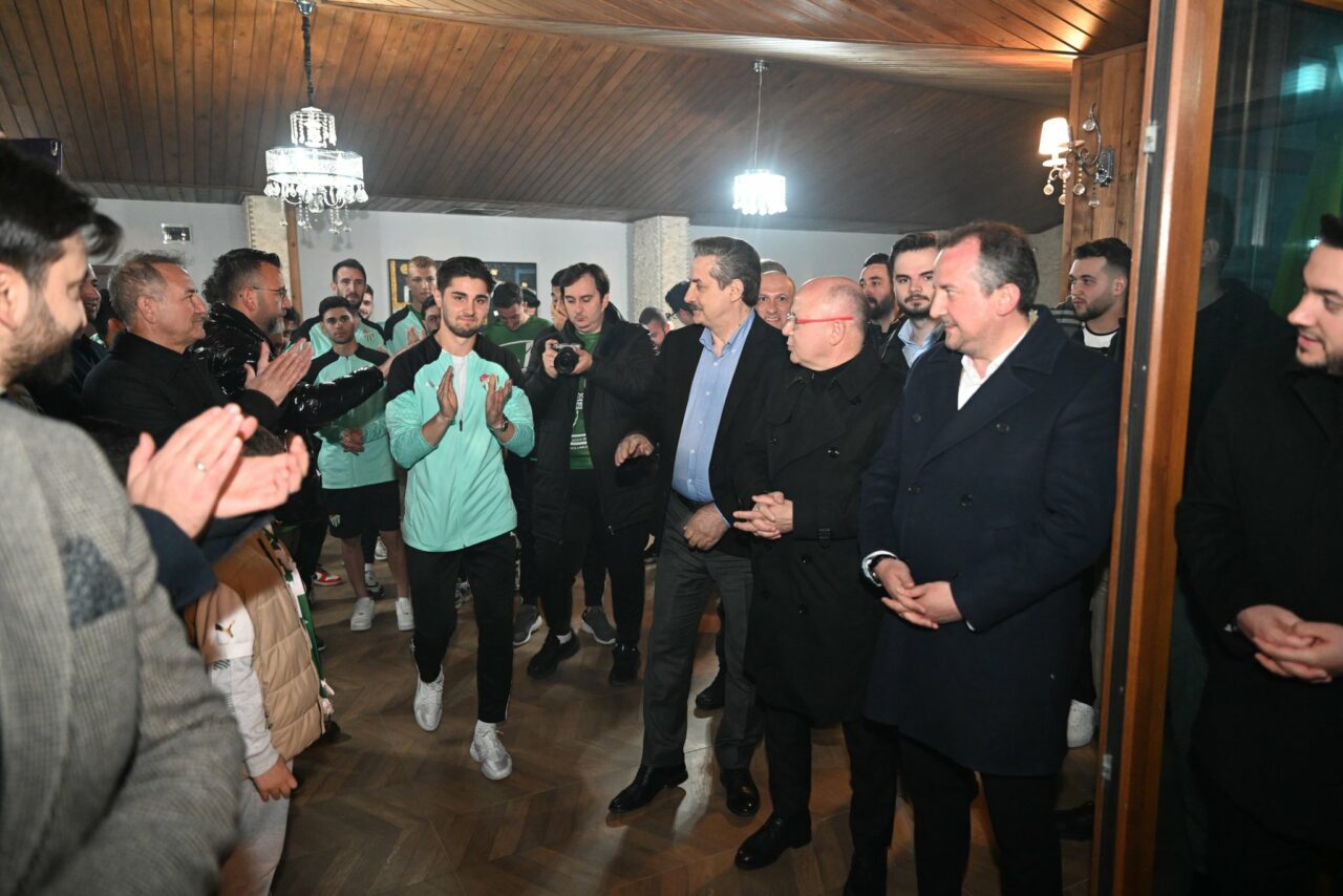 Faruk Çelik’ten Bursasporluları heyecanlandıran sözler; ‘Başkanınız yakın zamanda müjdesini verecek’ Faruk Çelik’ten Bursasporluları heyecanlandıran sözler; ‘Başkanınız yakın zamanda müjdesini verecek’