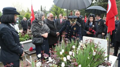 Bursa’da Polis Şehitliği’nde tören