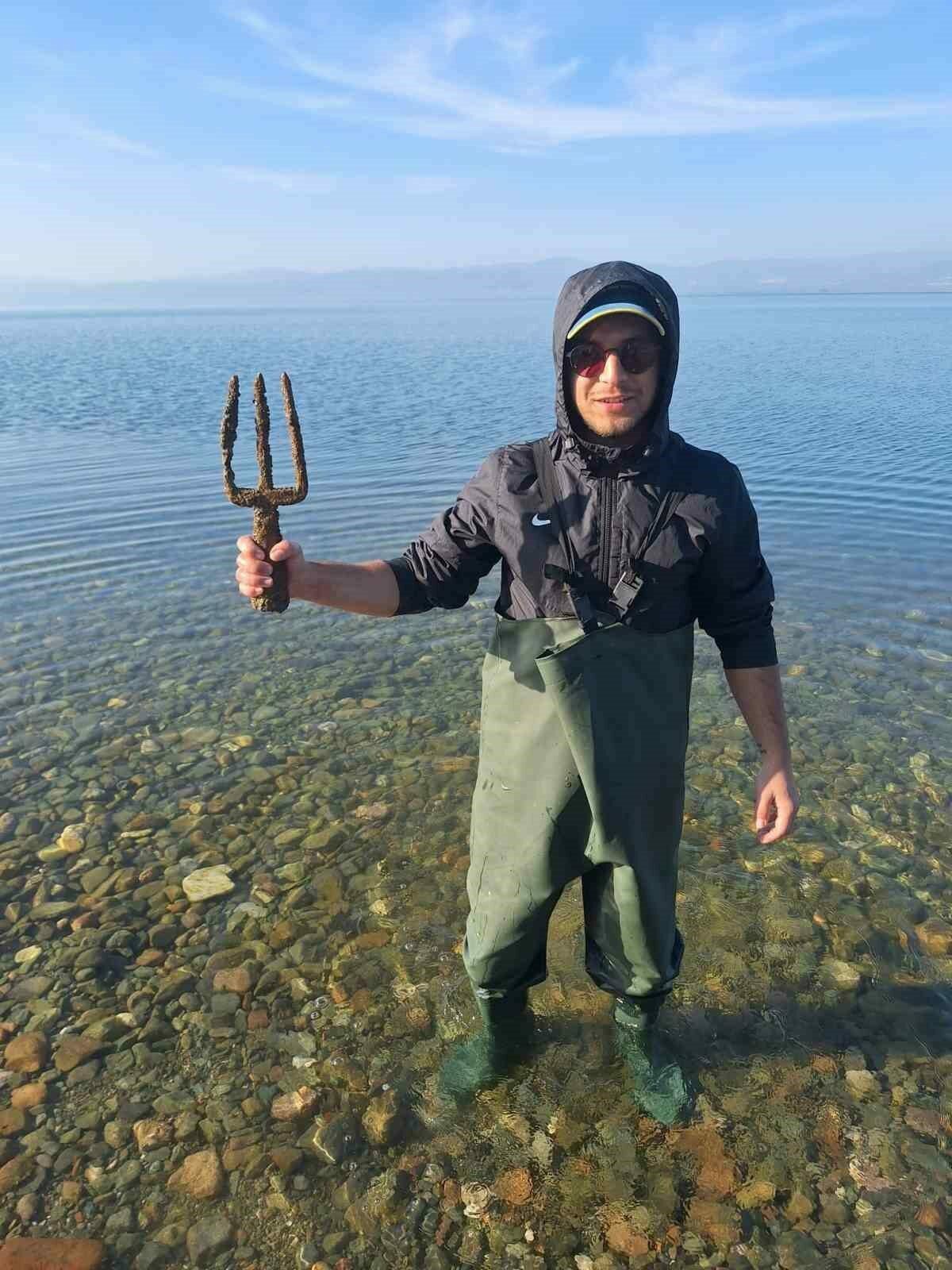Bursa İznik Gölü’nden Roma döneminde kalma Poseidon mızrağı çıktı