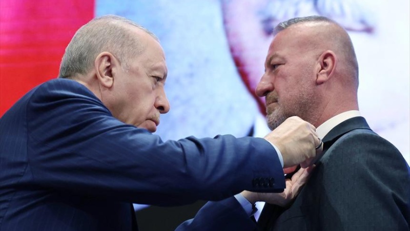 AK Parti’ye geçen Karacabey Belediye Başkanı Karabatı’dan açıklama