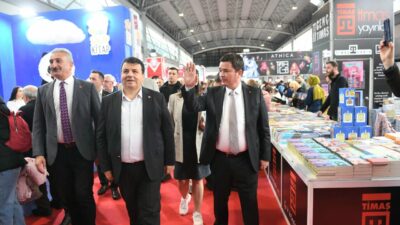 Bursa Kitap Fuarı’nda Osmangazi standına büyük ilgi