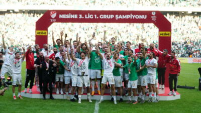 Şampiyon Bursaspor taç giydi! Bu kupa Süper Lig’in habercisi olsun…