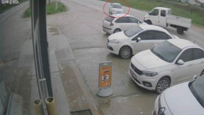 Bursa’da feci kaza: 1’i çocuk, 5 yaralı Bursa’nın İnegöl ilçesinde otomobilin, park halindeki 2 otomobile çarptığı kazada
