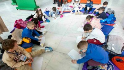 Bursa’da ‘Resimlerden Resim Beğen Sergisi’ne miniklerden ziyaret