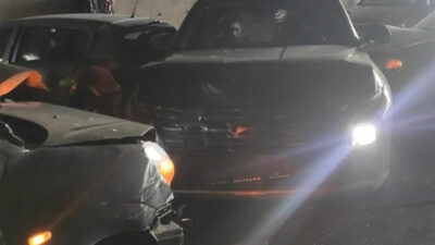 Katliam gibi kaza: Tam 25 araç birbirine girdi! Çok sayıda yaralı var…