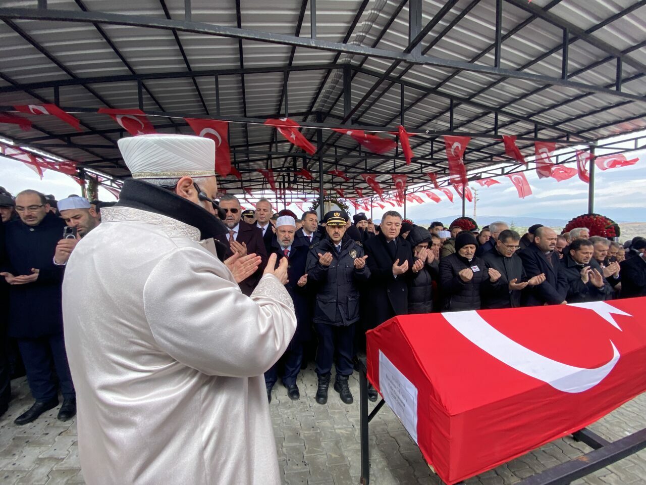 Şehit polise son görev