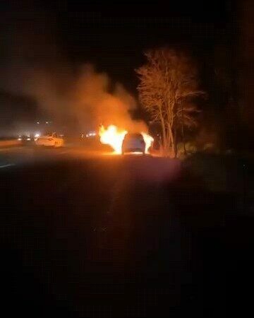 Bursa’nın İnegöl ilçesinde seyir halinde olan otomobil alev alev yandı.