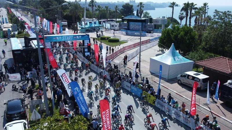 60’ıncı heyecan! Cumhurbaşkanlığı Türkiye Bisiklet Turu’nda start verildi Cumhurbaşkanlığı Türkiye Bisiklet Turu'nda 60'ıncı heyecan Antalya'dan başladı. İlk etapta