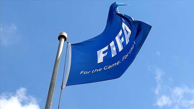 Uluslararası Futbol Federasyonları Birliği (FIFA), bazı Türk futbol takımlarına transfer