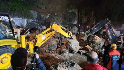 Heyelan felaketi: Baba ve 2 kızı öldü