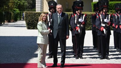 Cumhurbaşkanı Erdoğan, İtalya’da resmi törenle karşılandı